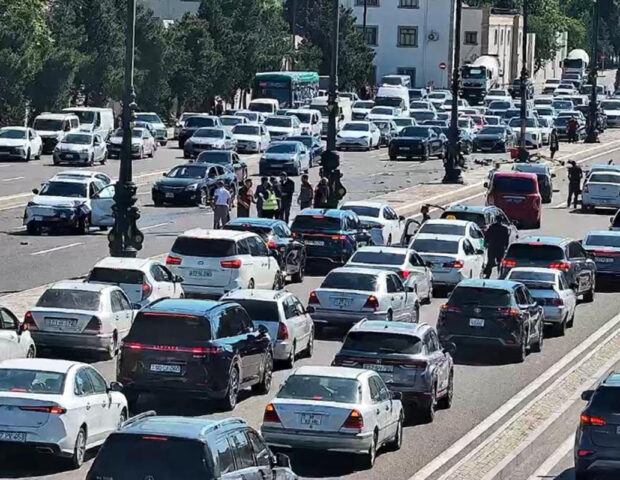 Heydər Əliyev prospektində qəza: sıxlıq yarandı – FOTO