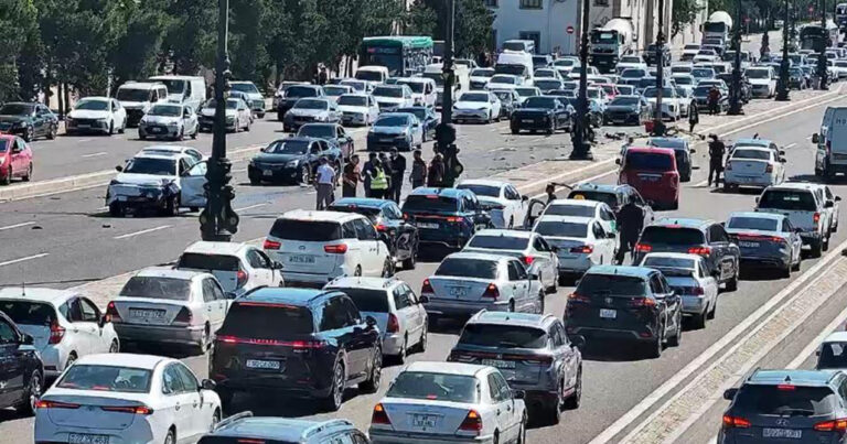 Heydər Əliyev prospektində qəza: sıxlıq yarandı – FOTO