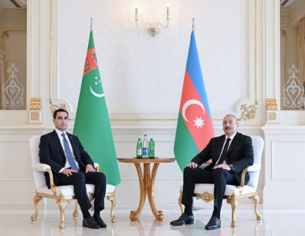 Prezident İlham Əliyevin Türkmənistan Prezidenti ilə təkbətək görüşü olub