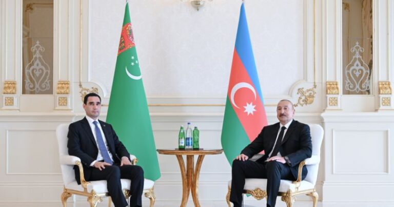 Prezident İlham Əliyevin Türkmənistan Prezidenti ilə təkbətək görüşü olub