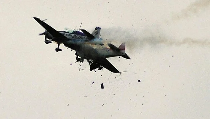 Pakistanda təyyarə qəzası: iki pilot həlak oldu – Video