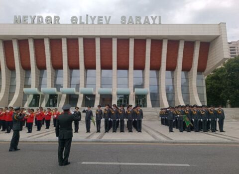 Paytaxtda hərbi orkestrlərin müşayiəti ilə yürüşlər başlayıb