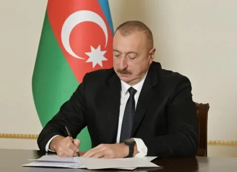 Bir qrup diplomata diplomatik rütbələr verildi