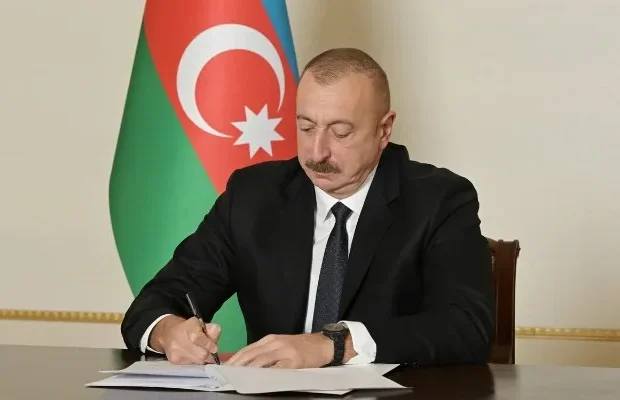 Bir qrup diplomata diplomatik rütbələr verildi