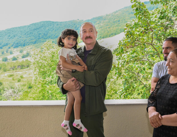“O biri qız hanı? Onunla ayrı çəkdirərik” – Video
