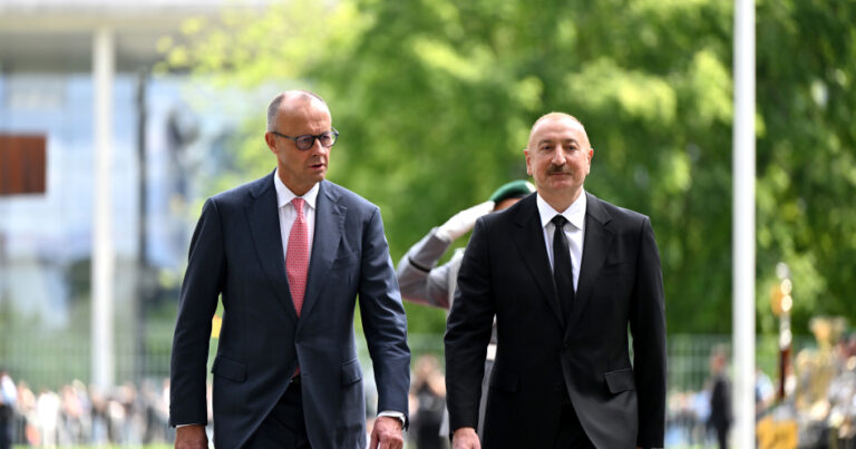 Prezident İlham Əliyev: Azərbaycanm gələcəkdə yaşıl enerjisini də Avropa məkanına çatdırmaq əzmindədir Prezident İlham Əliyev: Azərbaycanm gələcəkdə yaşıl enerjisini də Avropa məkanına çatdırmaq əzmindədir
