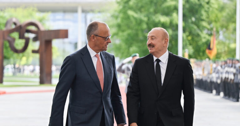 Prezident: Azərbaycan-Almaniya əlaqələri bütövlükdə bölgəmizdə əməkdaşlığa, sülhə töhfəsini verəcək Prezident: Azərbaycan-Almaniya əlaqələri bütövlükdə bölgəmizdə əməkdaşlığa, sülhə töhfəsini verəcək
