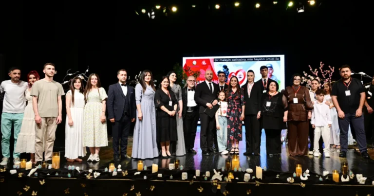 Leyla Əliyeva “Onlardan biri: Emil” adlı anım tədbirində iştirak edib Leyla Əliyeva “Onlardan biri: Emil” adlı anım tədbirində iştirak edib