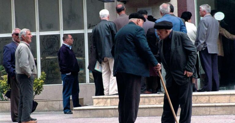 Azərbaycanda pensiya yaşı 70 olur?