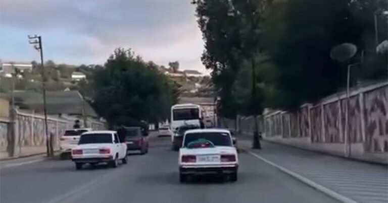 Toy karvanında təhlükə yaradan avtoxuliqanlar – ANBAAN VİDEO Toy karvanında təhlükə yaradan avtoxuliqanlar – ANBAAN VİDEO