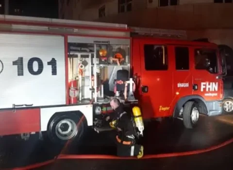 Bakının mərkəzində bina yanır – FOTO – VİDEO