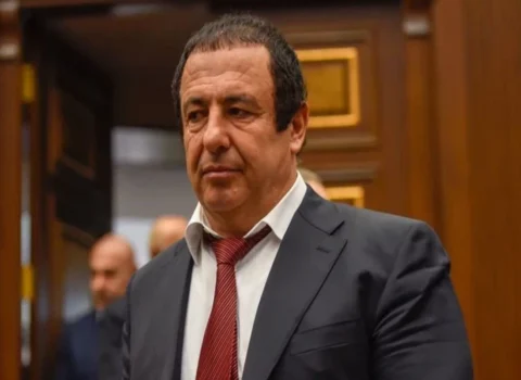 “Çiçəklənən Ermənistan” Partiyasının lideri Qaqik Tsarukyanın evində axtarış aparılır