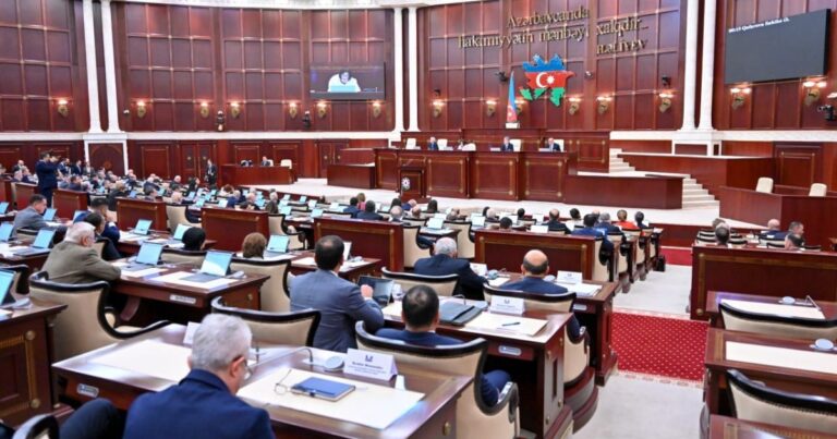 Milli Məclisin iclası başladı