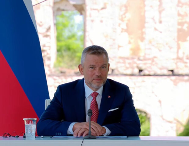 Slovakiya Prezidenti Heydər Əliyevin məzarını ziyarət edib