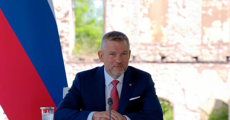 Slovakiya Prezidenti Heydər Əliyevin məzarını ziyarət edib
