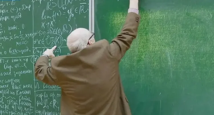 65 yaşdan sonra bu müəllimləri işdə saxlayırlar… 65 yaşdan sonra bu müəllimləri işdə saxlayırlar…