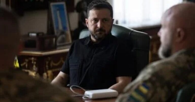 Zelenski generallarla “qapalı” görüşdə: İstefa şayiələri artır Zelenski generallarla “qapalı” görüşdə: İstefa şayiələri artır