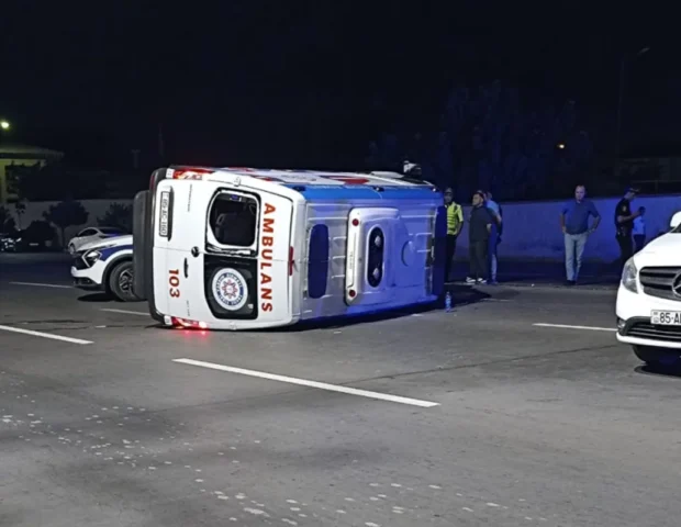 Naxçıvanda təcili tibbi yardım avtomobili aşdı – Xəsarət alanlar var