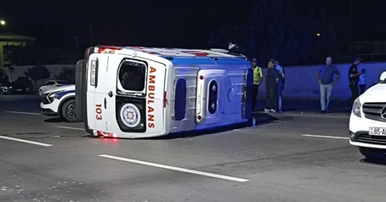 Naxçıvanda təcili tibbi yardım avtomobili aşdı – Xəsarət alanlar var Naxçıvanda təcili tibbi yardım avtomobili aşdı – Xəsarət alanlar var