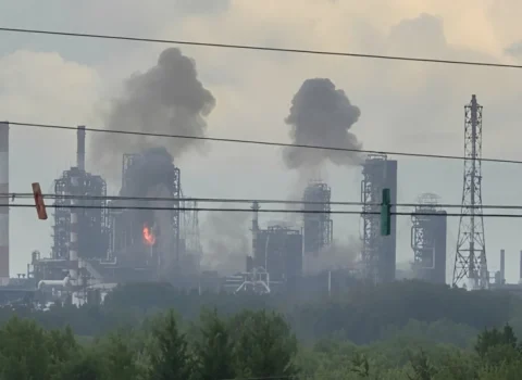 Ukrayna Rusiyanın Omsk neft emalı zavodunu vurdu