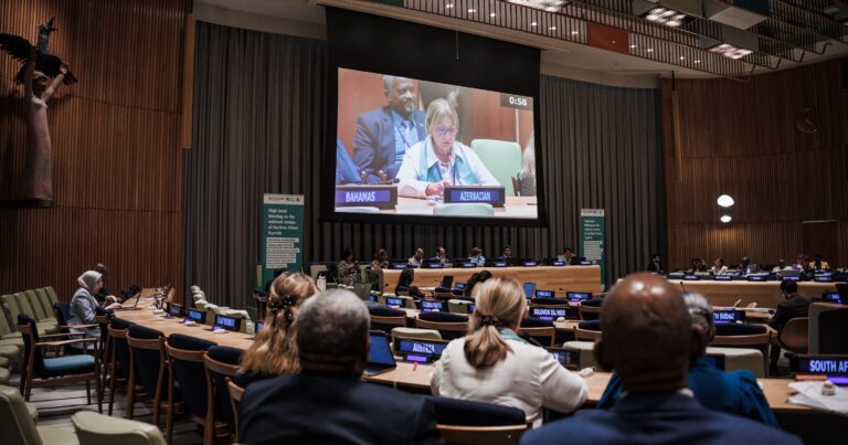 Gülşən Rzayeva BMT-də çıxış etdi: Azərbaycan iqlim və şəhərsalma sahəsində təcrübəsini bölüşür Gülşən Rzayeva BMT-də çıxış etdi: Azərbaycan iqlim və şəhərsalma sahəsində təcrübəsini bölüşür