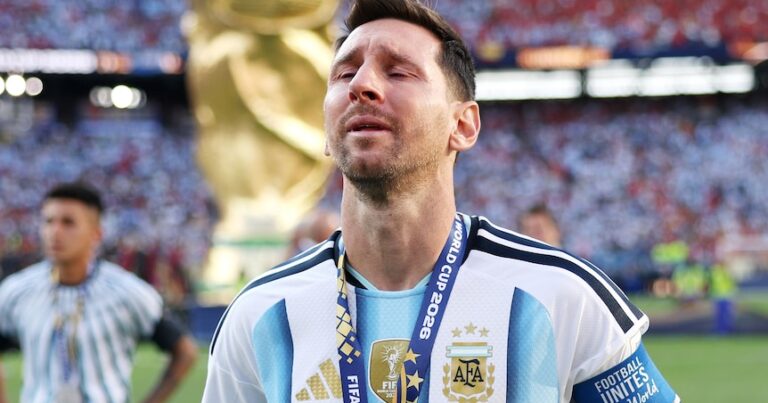 Messi millidəki karyerasını başa vurdu