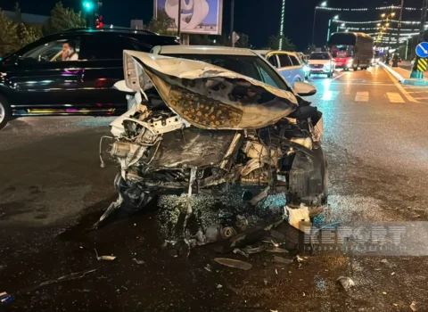 Sumqayıtda üç avtomobil toqquşub, xəsarət alanlar var