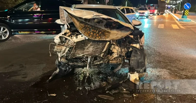 Sumqayıtda üç avtomobil toqquşub, xəsarət alanlar var