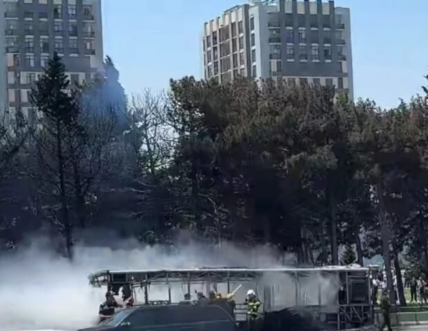 Bakıda avtovağzalın yaxınlığında avtobus yanıb