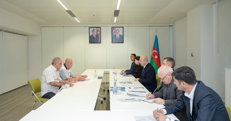 Anar Quliyev Qaxda vətəndaşları qəbul edib