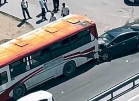 Bakı-Sumqayıt yolunda maşın avtobusa çırpıldı