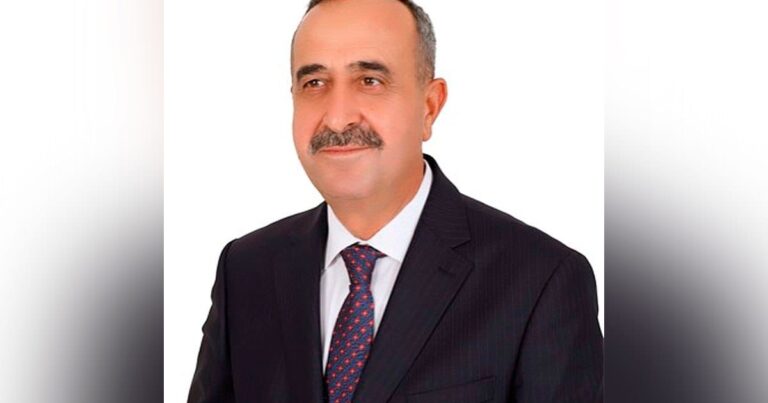 Türkiyədə hakim partiyanın yerli təşkilat rəhbəri qohumları ilə birlikdə güllələnərək öldürülüb Türkiyədə hakim partiyanın yerli təşkilat rəhbəri qohumları ilə birlikdə güllələnərək öldürülüb