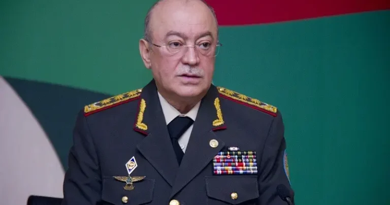 Nazir idarə rəisi Əkbər Novruzovu təqaüdə göndərdi
