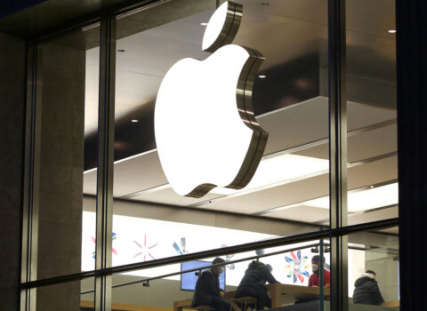 “Apple” yenidən taxtına qayıtdı – Dünyanın ən bahalı şirkəti oldu