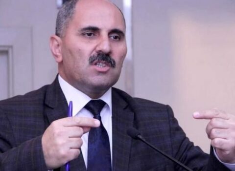Azər Həsrət: “Rus bölməsini bitirənlər savadsızdırlar, bilikləri mənimsəyə bilməyiblər”