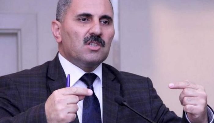 Azər Həsrət: “Rus bölməsini bitirənlər savadsızdırlar, bilikləri mənimsəyə bilməyiblər”