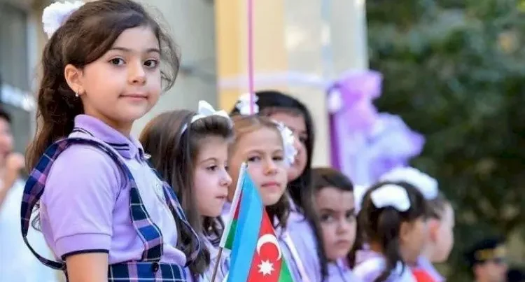 Məktəbli formaları pulsuz veriləcək?