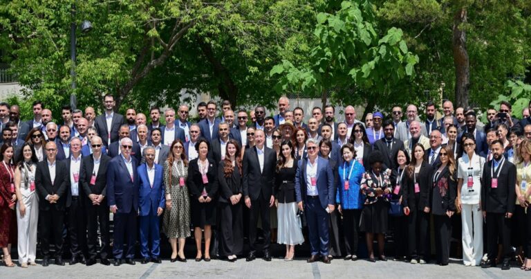Prezidentin sosial media hesablarında forumdan ailə fotosu paylaşıldı
