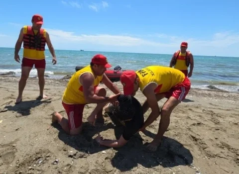 Coratda 2 nəfər dənizdə batdı, biri qadındı