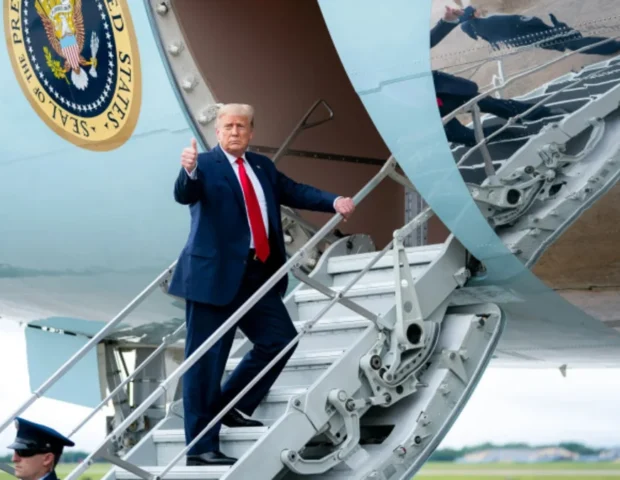 ABŞ-də hava limanına Donald Trampın adı verildi