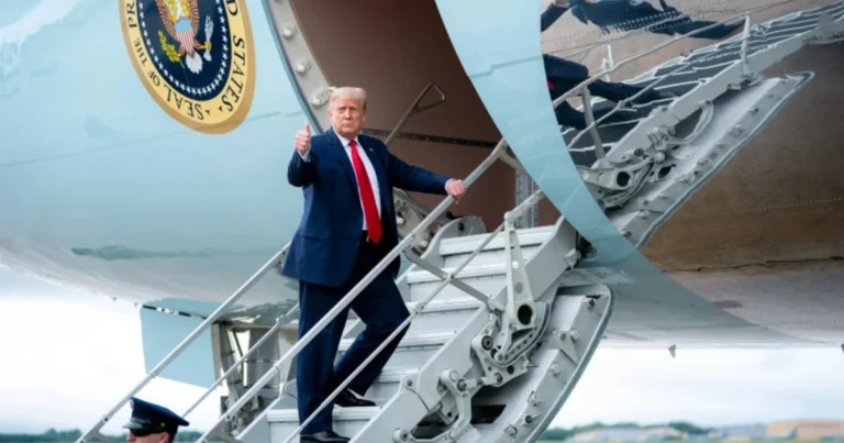 ABŞ-də hava limanına Donald Trampın adı verildi