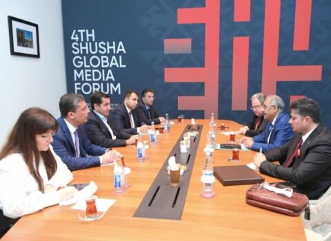Hikmət Hacıyev Şuşada D-8-in nümayəndə heyəti ilə görüşdü