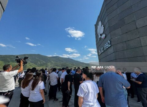 Forum iştirakçıları Xocalı Soyqırımı Memorialını ziyarət etdilər – FOTOLAR