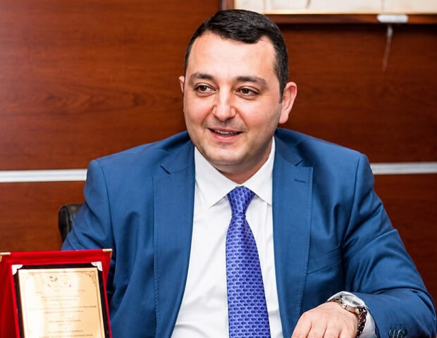 Notarius ilk məhkəməsində həbs edildi