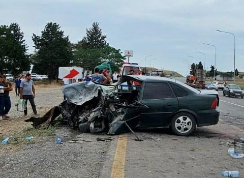 Motosiklet “Opel”i 2 yerə böldü – Dəhşətli qəzanın GÖRÜNTÜSÜ
