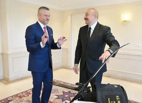 Prezidentlər bir-birinə, görün, nə hədiyyə etdi – Foto