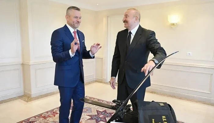 Prezidentlər bir-birinə, görün, nə hədiyyə etdi – Foto