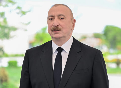 Prezident Kiçik Qaladərəsində sakinlərlə görüşdü