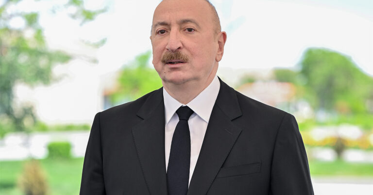 Prezident Kiçik Qaladərəsində sakinlərlə görüşdü