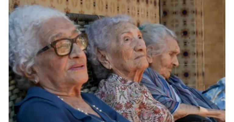 3 bacıdırlar, toplam 316 yaşları var – Foto